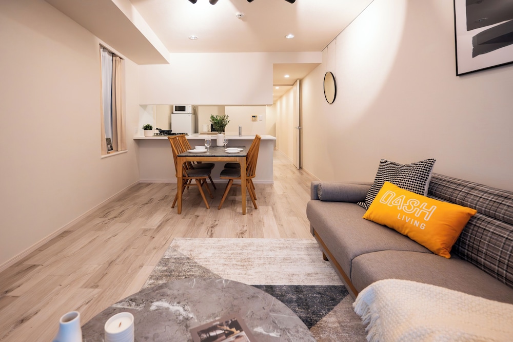 プレミアム アパートメント 禁煙 (307) リビング エリア0 | Dash Living Minami Azabu