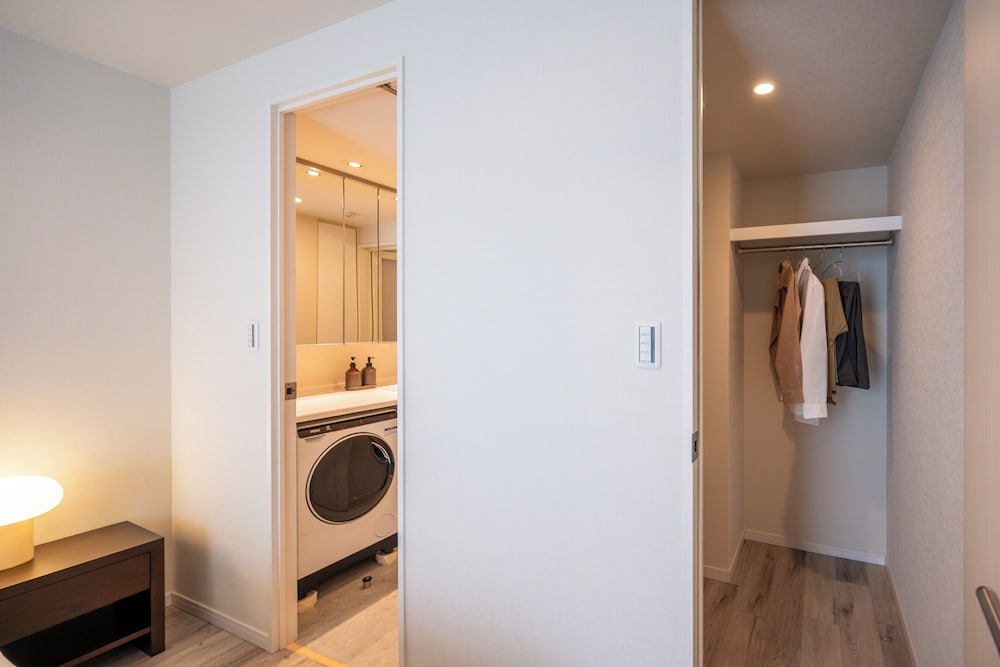 デラックス アパートメント ワードローブ0 | Dash Living Minami Azabu