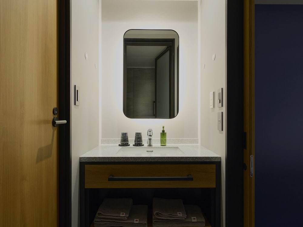 コンフォート ツインルーム バスルームのシンク0 | BASE LAYER HOTEL 福岡