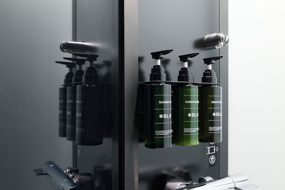 スタンダード ダブルルーム バスルームの設備0 | BASE LAYER HOTEL 福岡