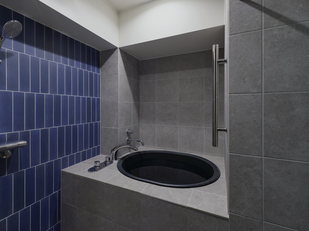 シグネチャー ツインルーム サウナ バスルーム0 | BASE LAYER HOTEL 福岡