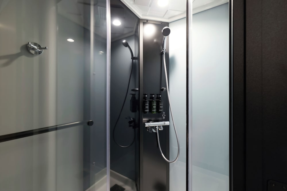 スタンダード ダブルルーム バスルーム0 | BASE LAYER HOTEL 福岡