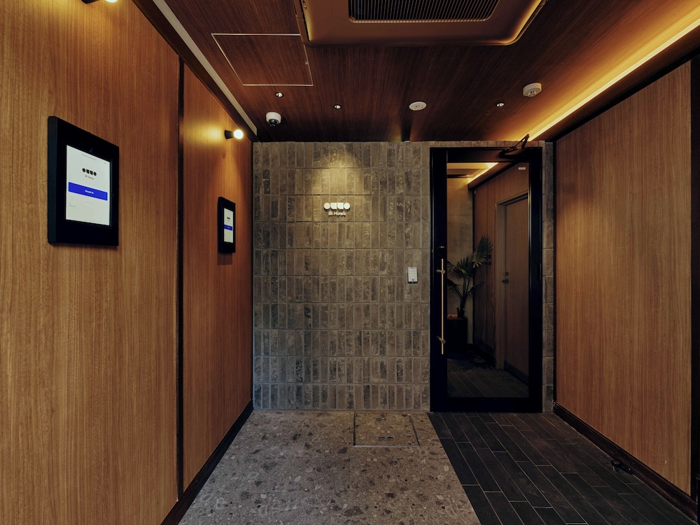 チェックイン / チェックアウト キオスク1 | illi Hotels Lume Shibuya