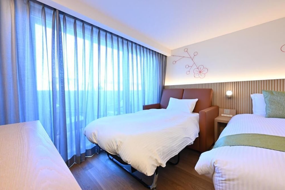 デラックス 4 人部屋 バルコニー 客室3 | 清水エリートテラス