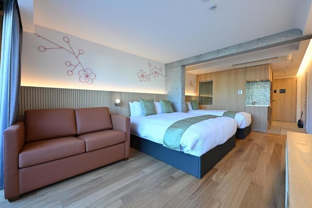 デラックス 4 人部屋 バルコニー 客室1 | 清水エリートテラス