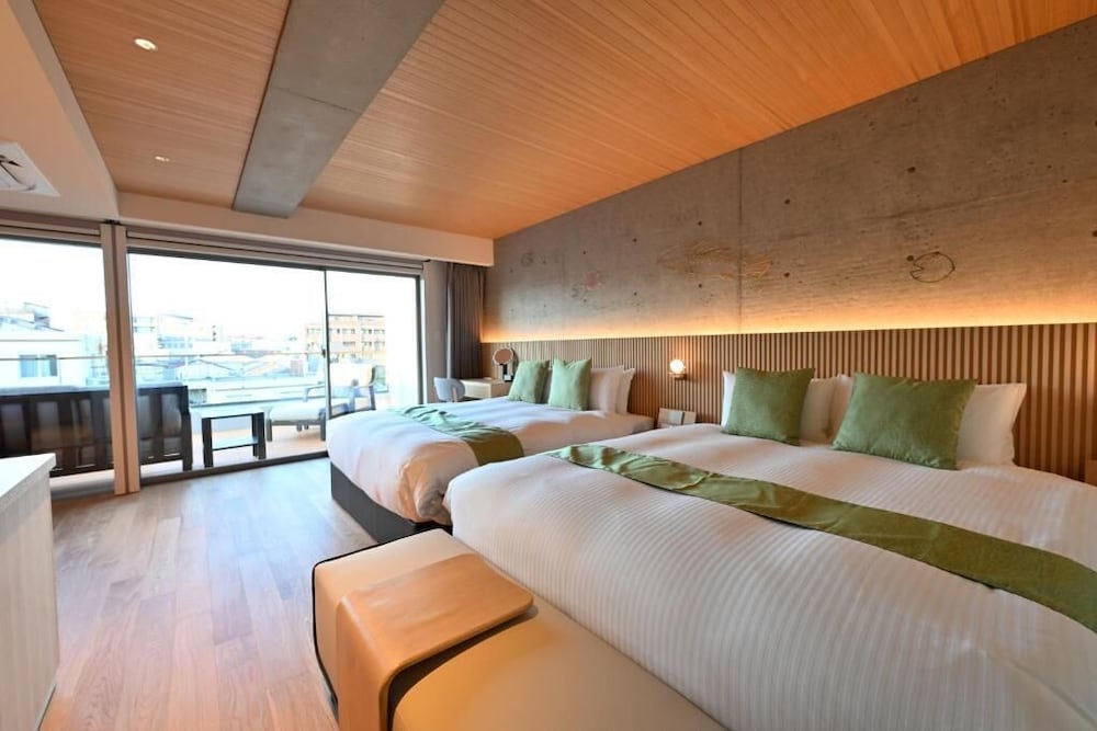 プレミア 4 人部屋 バルコニー (Sauna) 客室1 | 清水エリートテラス