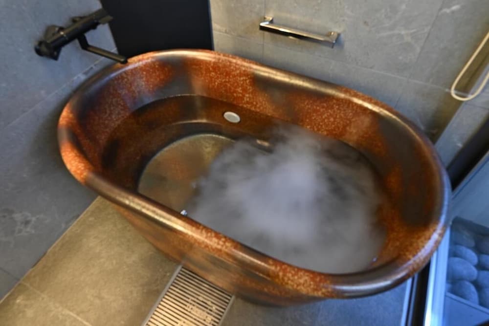 デラックス ダブルルーム サウナ バスルーム1 | 清水エリートテラス