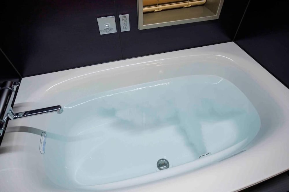 プレミア 4 人部屋 バルコニー (Sauna) バスルーム1 | 清水エリートテラス