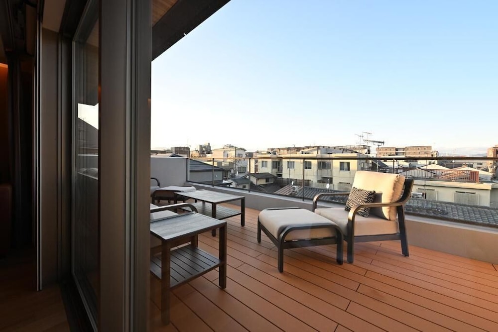 プレミア 4 人部屋 バルコニー (Sauna) 内装1 | 清水エリートテラス