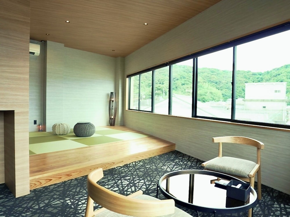 スタンダード 4 人部屋 ハーバービュー 客室1 | 1 and Only Hotel Io - イオ