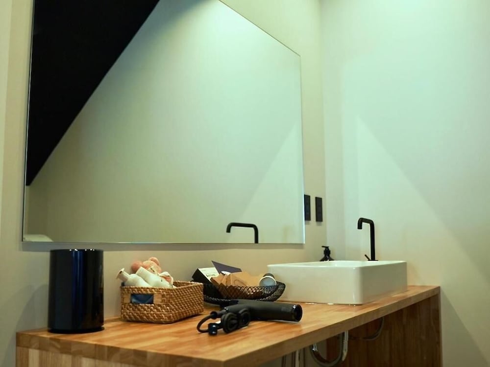 スタンダード 4 人部屋 禁煙 ハーバービュー バスルーム0 | 1 and Only Hotel Io - イオ