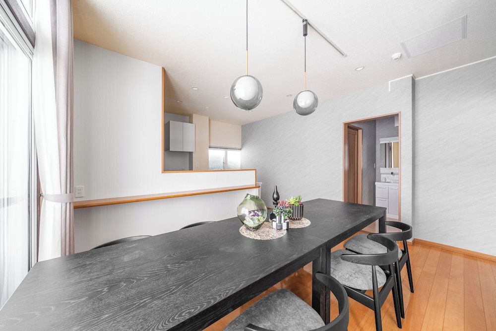 アパートメント レストラン5 | E-US SAKAEDORI HOUSE