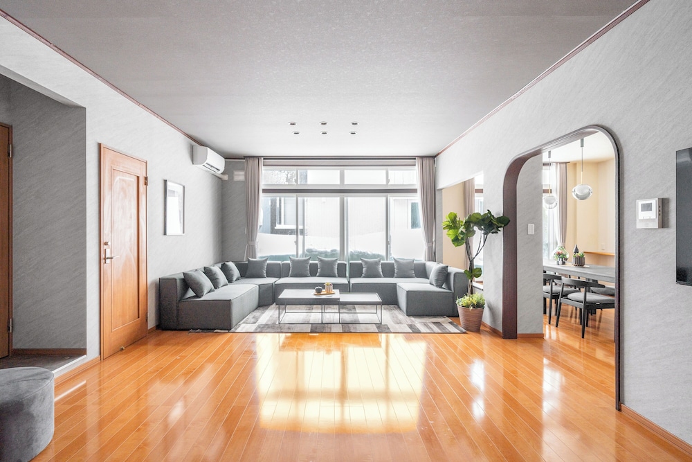 アパートメント リビング エリア3 | E-US SAKAEDORI HOUSE