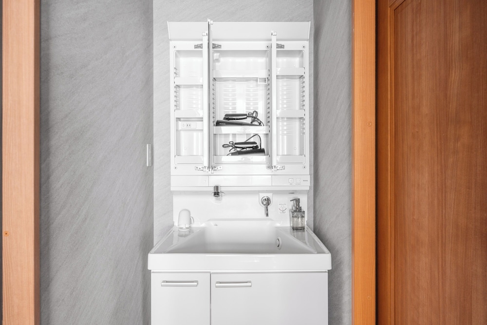 アパートメント バスルーム1 | E-US SAKAEDORI HOUSE