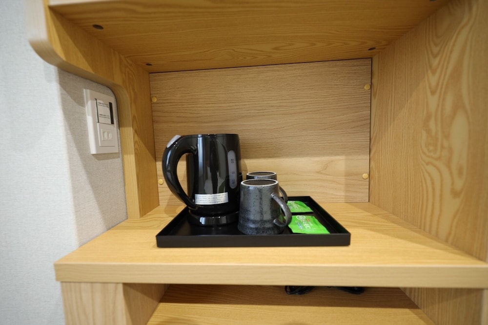 トリプルルーム 禁煙 専用バスルーム コーヒー / コーヒーメーカー0 | リタホテル難波