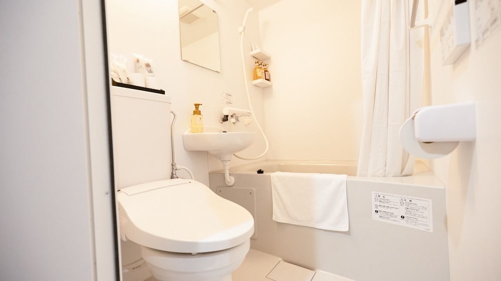 トリプルルーム 禁煙 専用バスルーム バスルーム0 | リタホテル難波