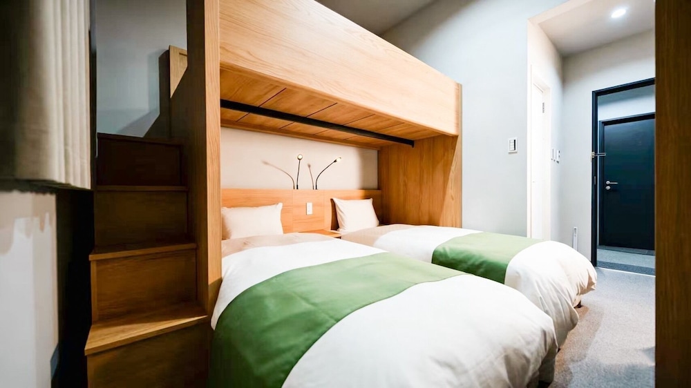 トリプルルーム 禁煙 専用バスルーム 客室2 | リタホテル難波