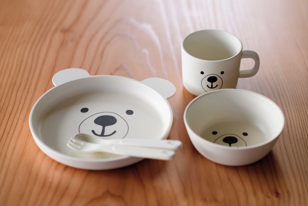 デザイン ヴィラ 2 ベッドルーム 客室内のダイニングエリア1 | 四季の彩 箱根彫刻の森