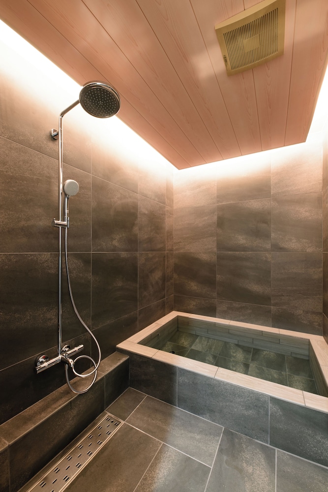 デザイン ヴィラ 3 ベッドルーム バスルーム2 | 四季の彩 箱根彫刻の森