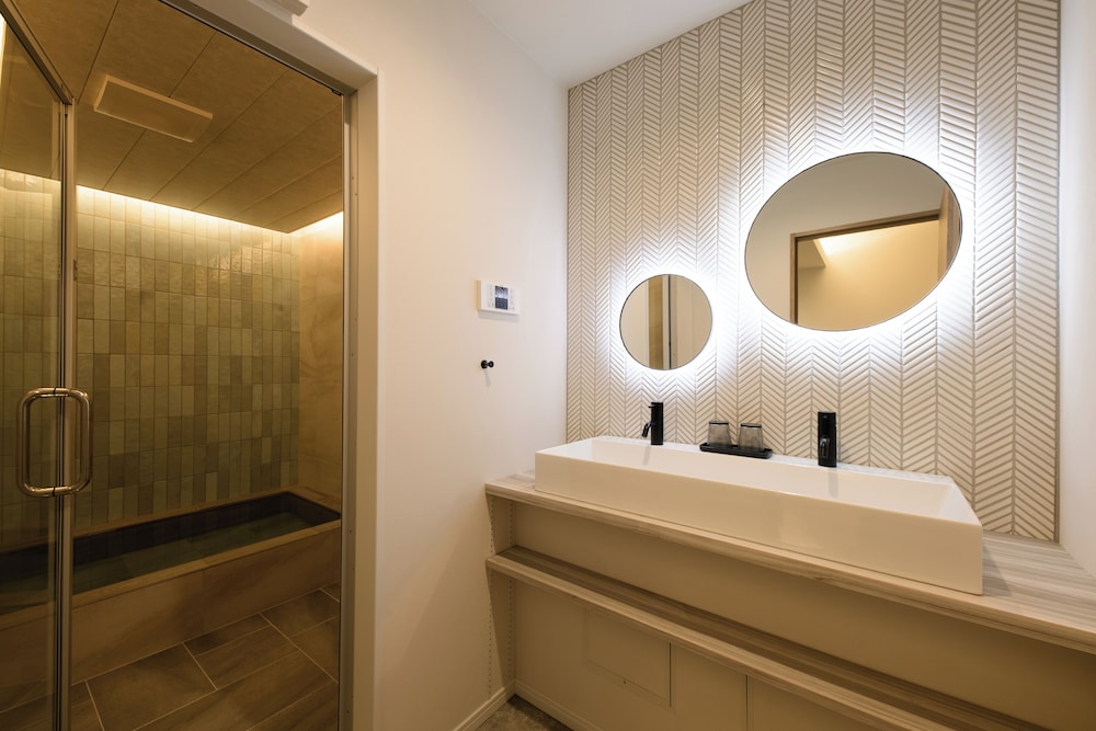 デザイン ヴィラ 2 ベッドルーム バスルーム6 | 四季の彩 箱根彫刻の森