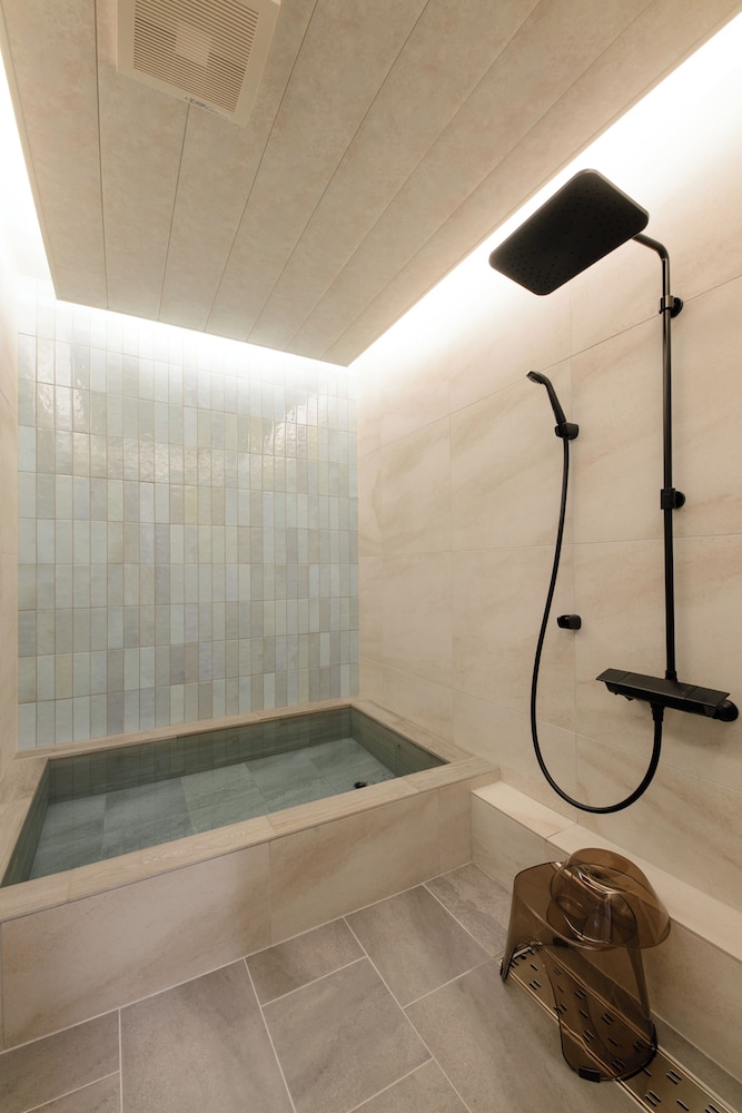 デザイン ヴィラ 2 ベッドルーム バスルーム3 | 四季の彩 箱根彫刻の森