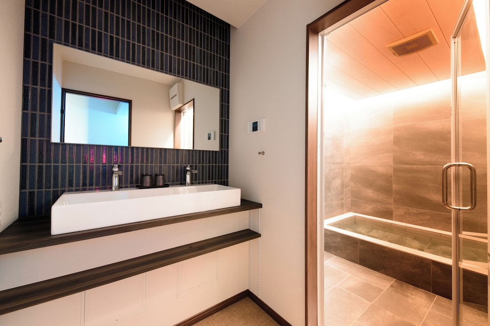 デザイン ヴィラ 3 ベッドルーム バスルーム3 | 四季の彩 箱根彫刻の森