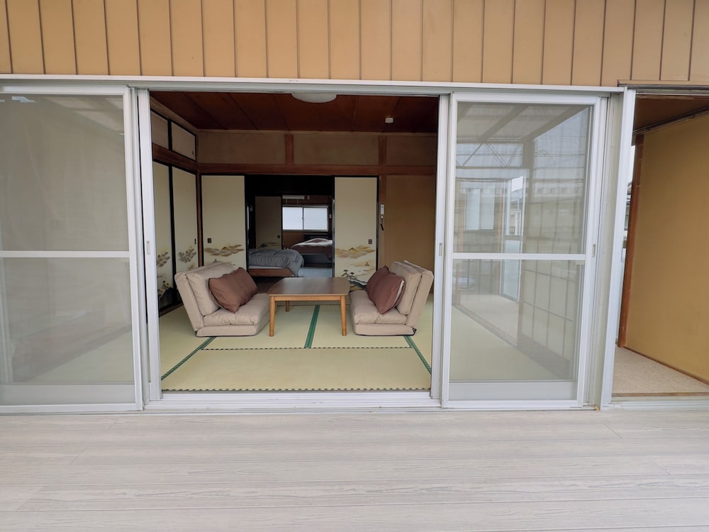 ファミリー ハウス 3 ベッドルーム 禁煙 キッチン 内装2 | HU1 The Old Futon Shop