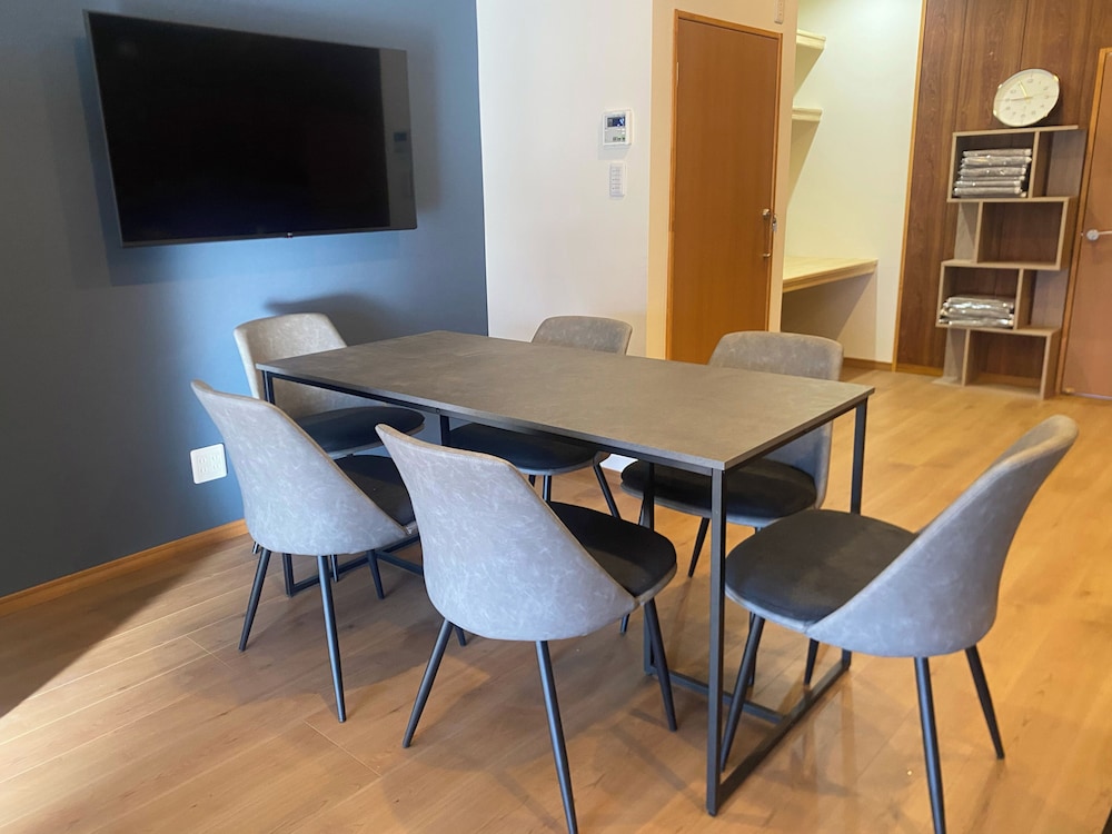 ファミリー ハウス 3 ベッドルーム 禁煙 キッチン リビング エリア1 | HU1 The Old Futon Shop