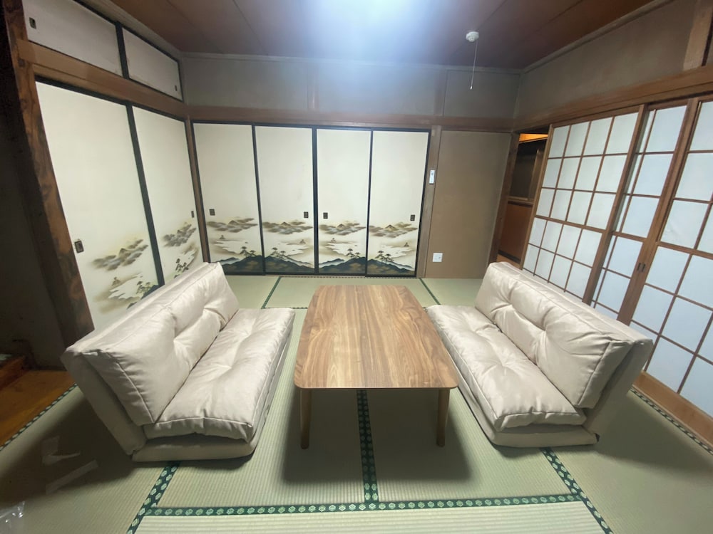 ファミリー ハウス 3 ベッドルーム 禁煙 キッチン 内装4 | HU1 The Old Futon Shop