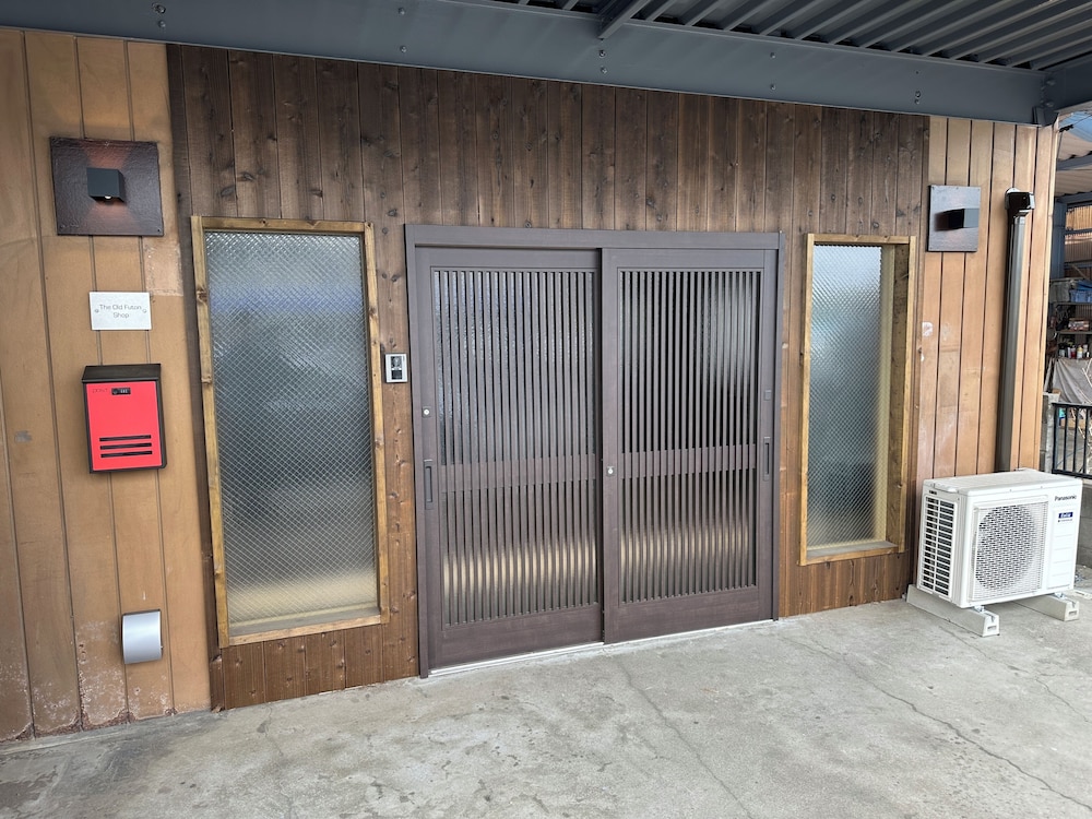 施設の敷地1 | HU1 The Old Futon Shop