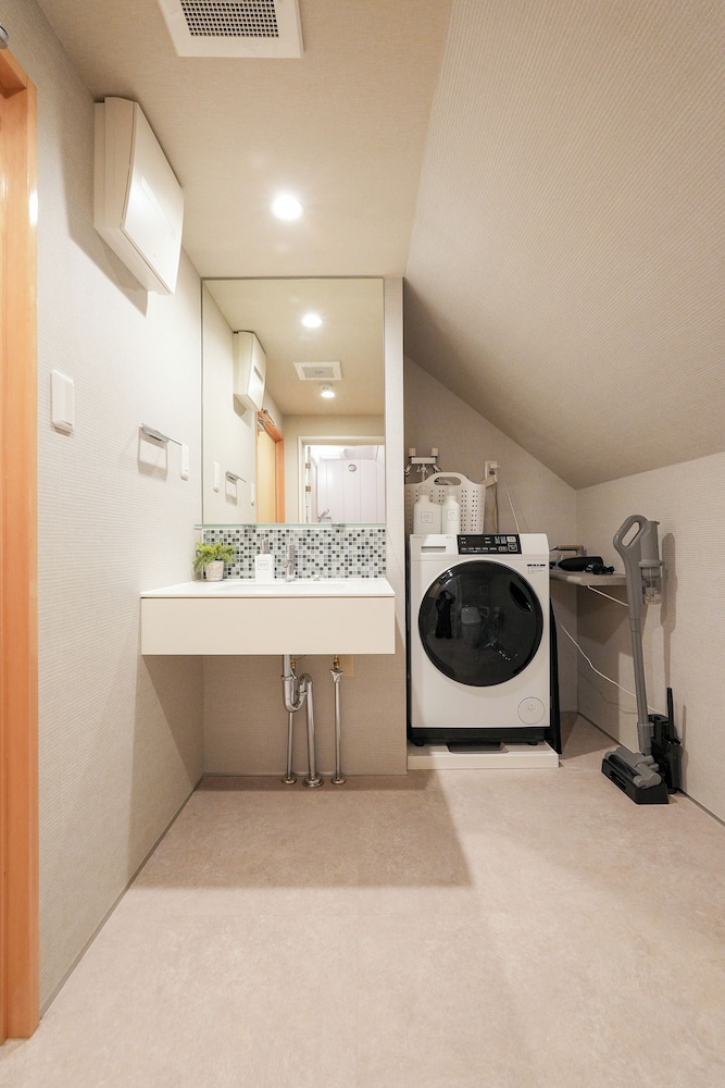 ファミリー アパートメント ベッド (複数台) 車椅子で利用可能な浴槽 キッチン (401) 内装4 | Seed INN Haneda Terrace