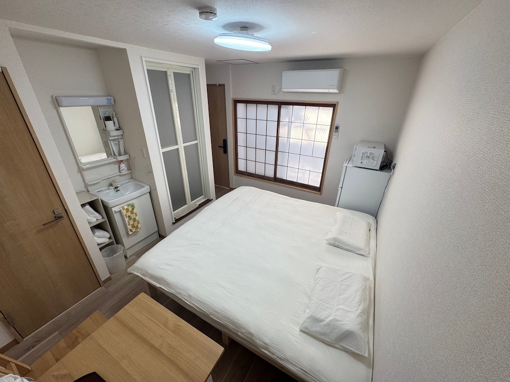 スタンダード ダブルルーム 禁煙 バルコニー 客室1 | IPPAKU 一泊