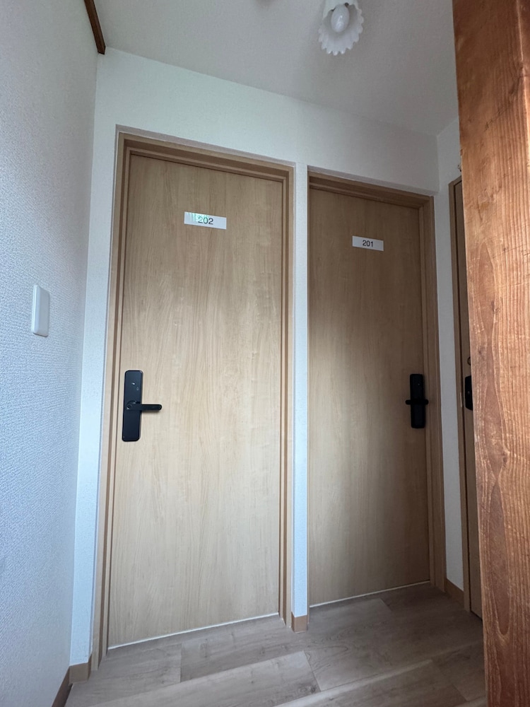 エコノミー ダブルルーム 禁煙 リビング エリア1 | IPPAKU 一泊