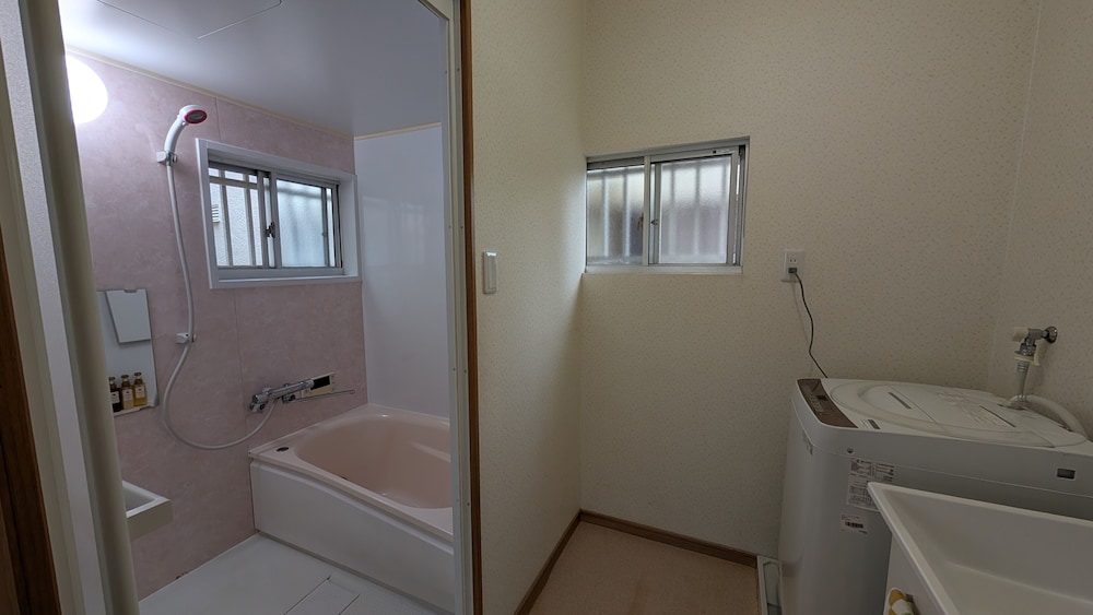 クラシック ダブルルーム 禁煙 バスルーム4 | IPPAKU 一泊