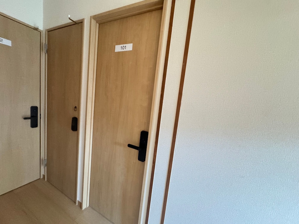 コンフォート ダブルルーム 禁煙 リビングルーム0 | IPPAKU 一泊