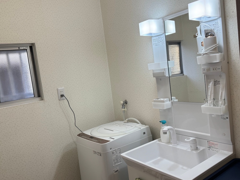 クラシック ダブルルーム 禁煙 バスルーム3 | IPPAKU 一泊