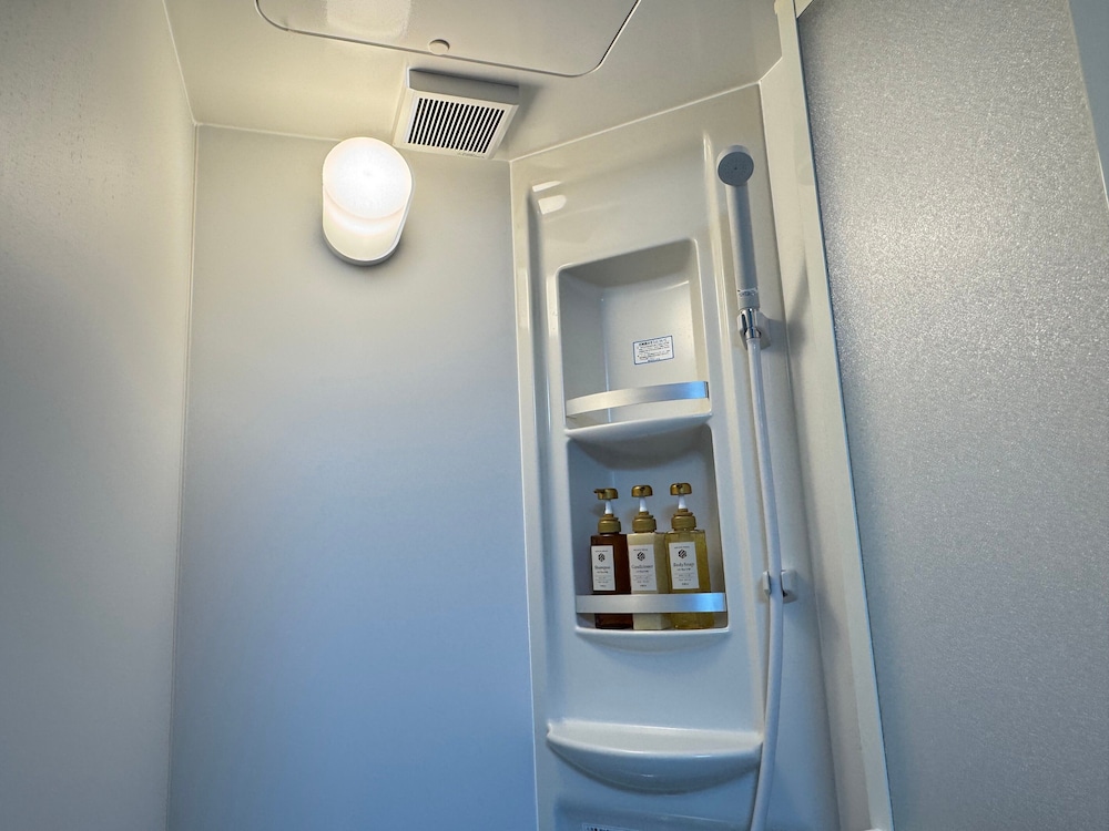 エコノミー ダブルルーム 禁煙 バスルーム0 | IPPAKU 一泊