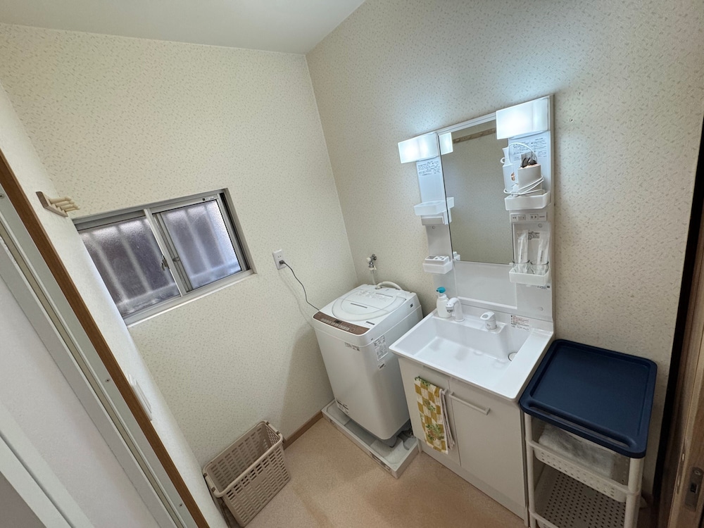 クラシック ダブルルーム 禁煙 バスルーム2 | IPPAKU 一泊