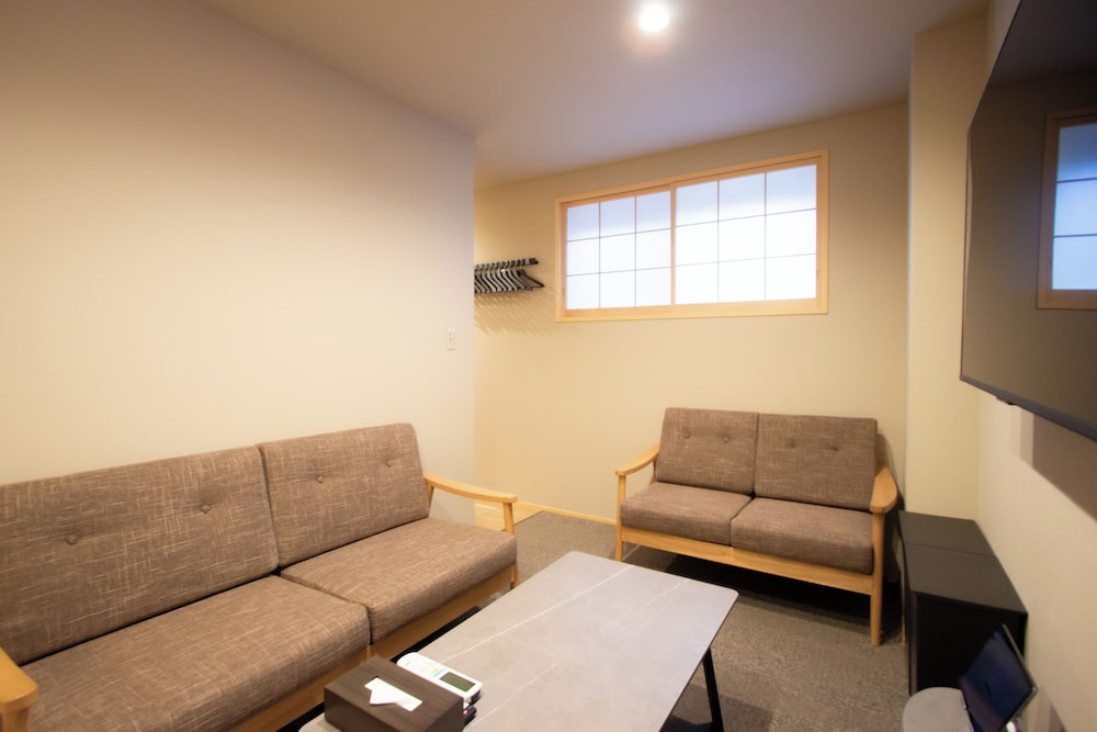 ファミリー スイート リビング エリア1 | Fam Hotel Imaizumi