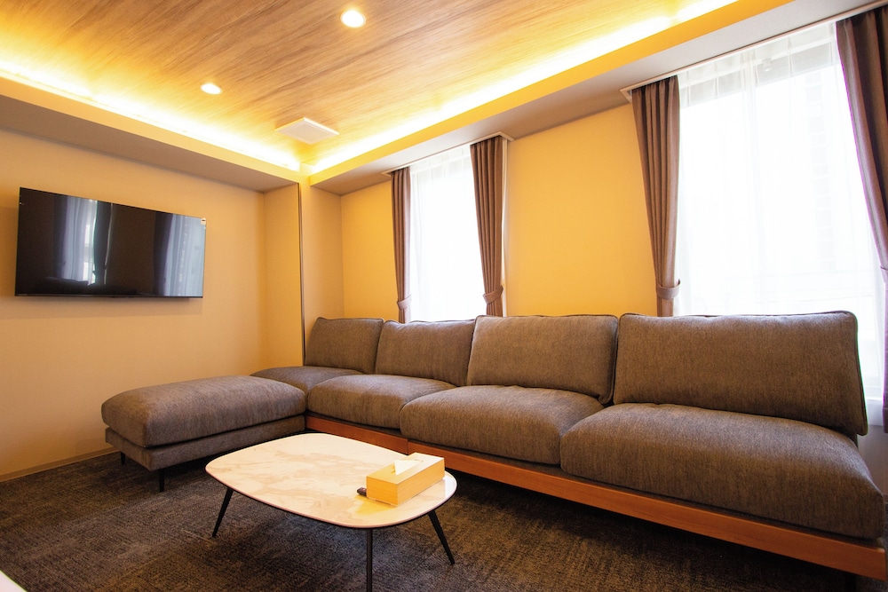 スーペリア トリプルルーム リビング エリア0 | Hotel FUK＋O