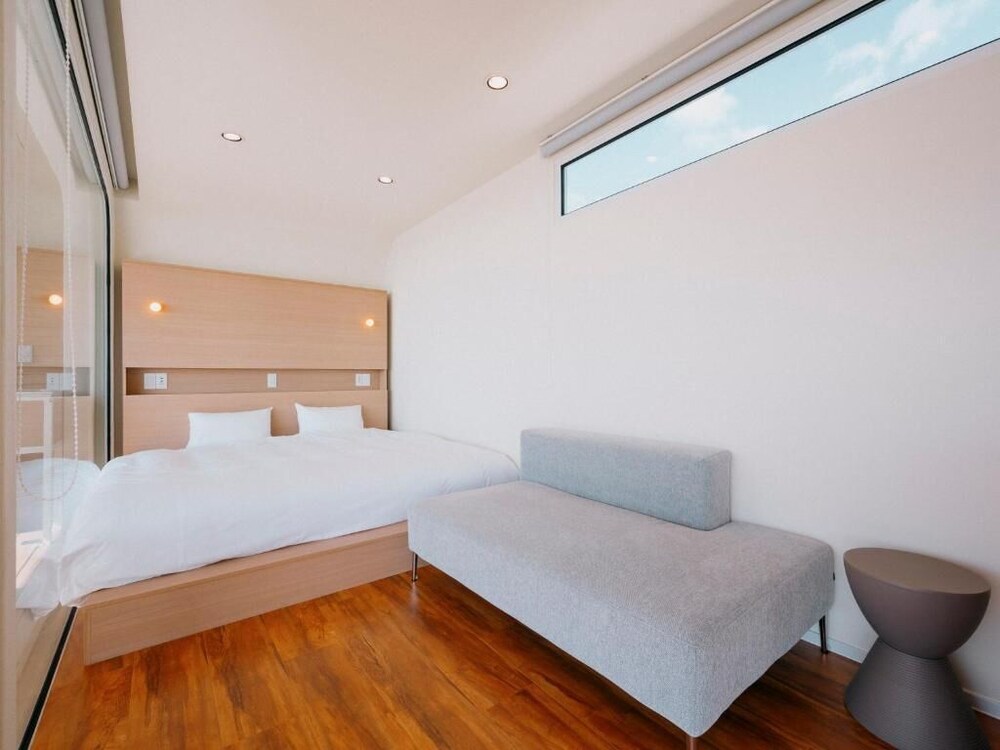 海眺望 露天風呂付トレーラーS01/シングル*4 (禁煙) 客室3 | THOUSAND　GARDEN　TARUMIZU