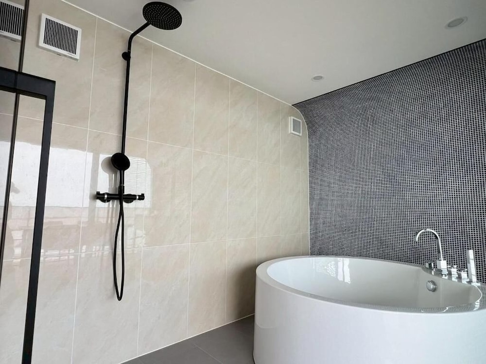 海眺望 半露天風呂付トレーラーN05/シングル*4 (禁煙) バスルーム0 | THOUSAND　GARDEN　TARUMIZU