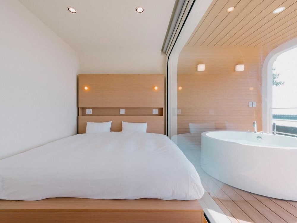 海眺望 露天ホットタブ付トレーラーN01/キング*2 (禁煙) 客室2 | THOUSAND　GARDEN　TARUMIZU