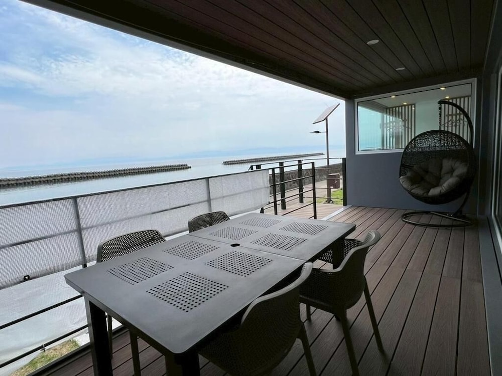 海眺望 トレーラーS02/シングル*4 (禁煙) 客室6 | THOUSAND　GARDEN　TARUMIZU