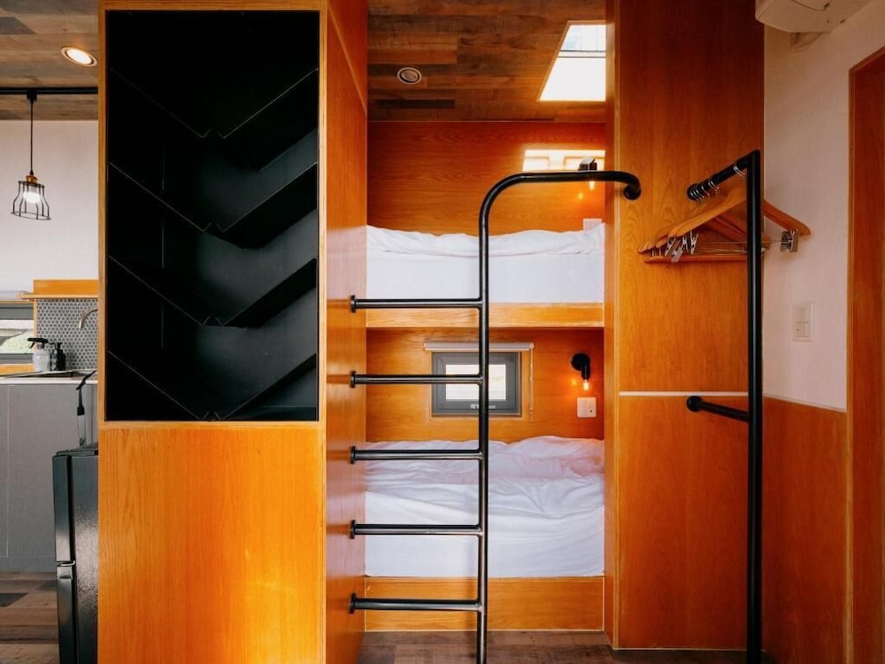 海眺望 露天風呂付トレーラーS01/シングル*4 (禁煙) 客室6 | THOUSAND　GARDEN　TARUMIZU