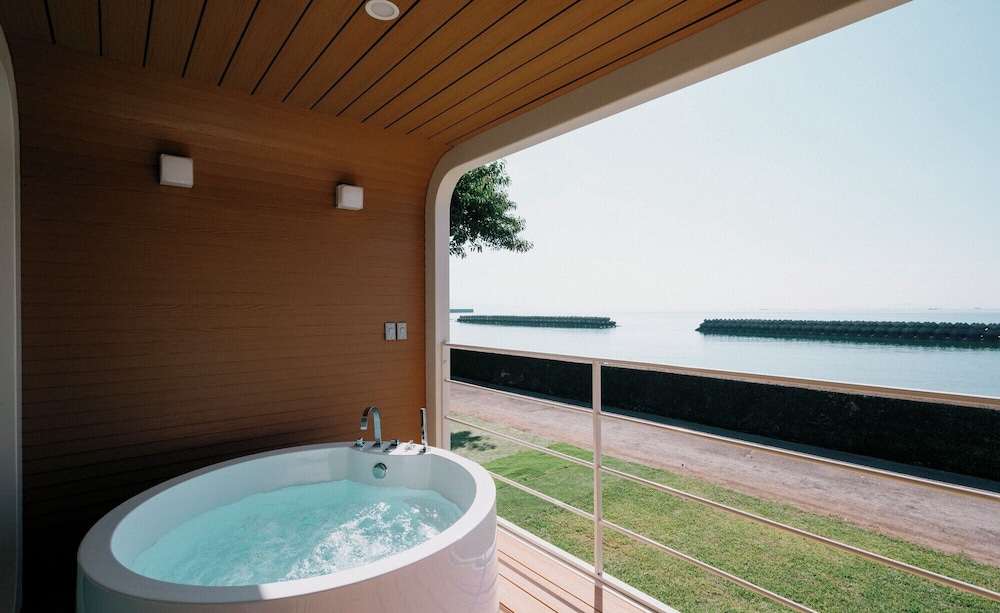 海眺望 露天ホットタブ付トレーラーN01/キング*2 (禁煙) 客室9 | THOUSAND　GARDEN　TARUMIZU