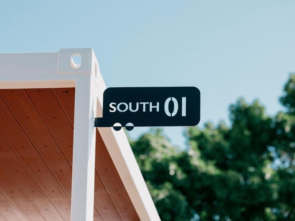 海眺望 露天風呂付トレーラーS01/シングル*4 (禁煙) 客室4 | THOUSAND　GARDEN　TARUMIZU