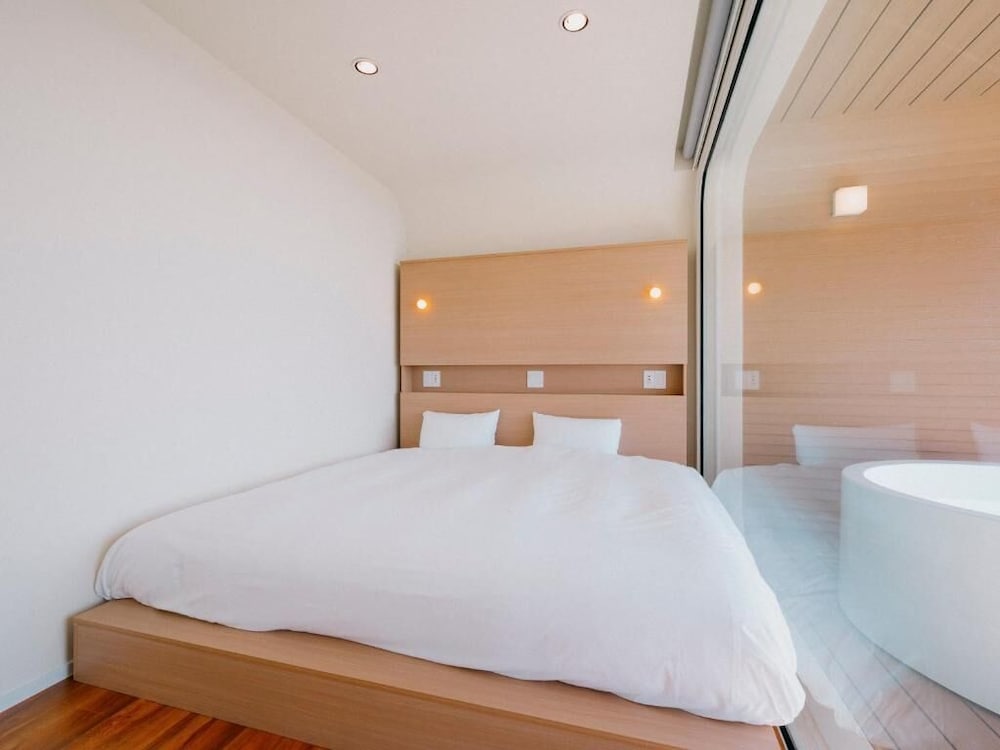 海眺望 露天ホットタブ付トレーラーN01/キング*2 (禁煙) 客室3 | THOUSAND　GARDEN　TARUMIZU