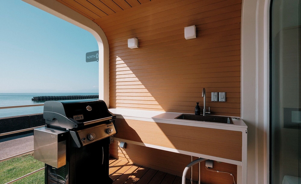 海眺望 露天ホットタブ付トレーラーN01/キング*2 (禁煙) 客室10 | THOUSAND　GARDEN　TARUMIZU