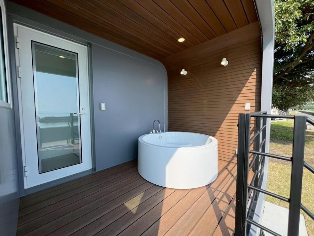 海眺望 露天ホットタブ付トレーラーN02/シングル*2 (禁煙) 客室1 | THOUSAND　GARDEN　TARUMIZU